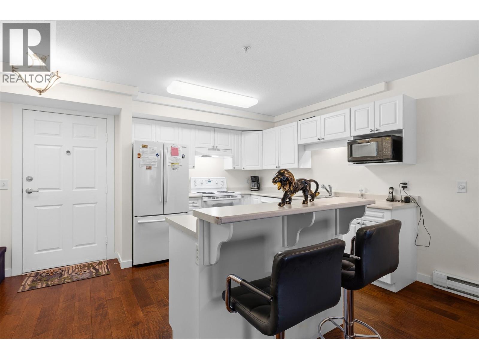 #208 250 Dougall Road N - Image 13