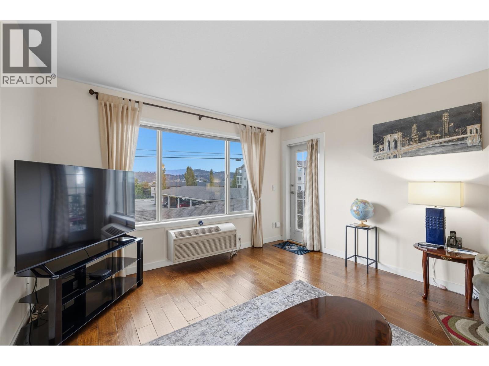 #208 250 Dougall Road N - Image 23