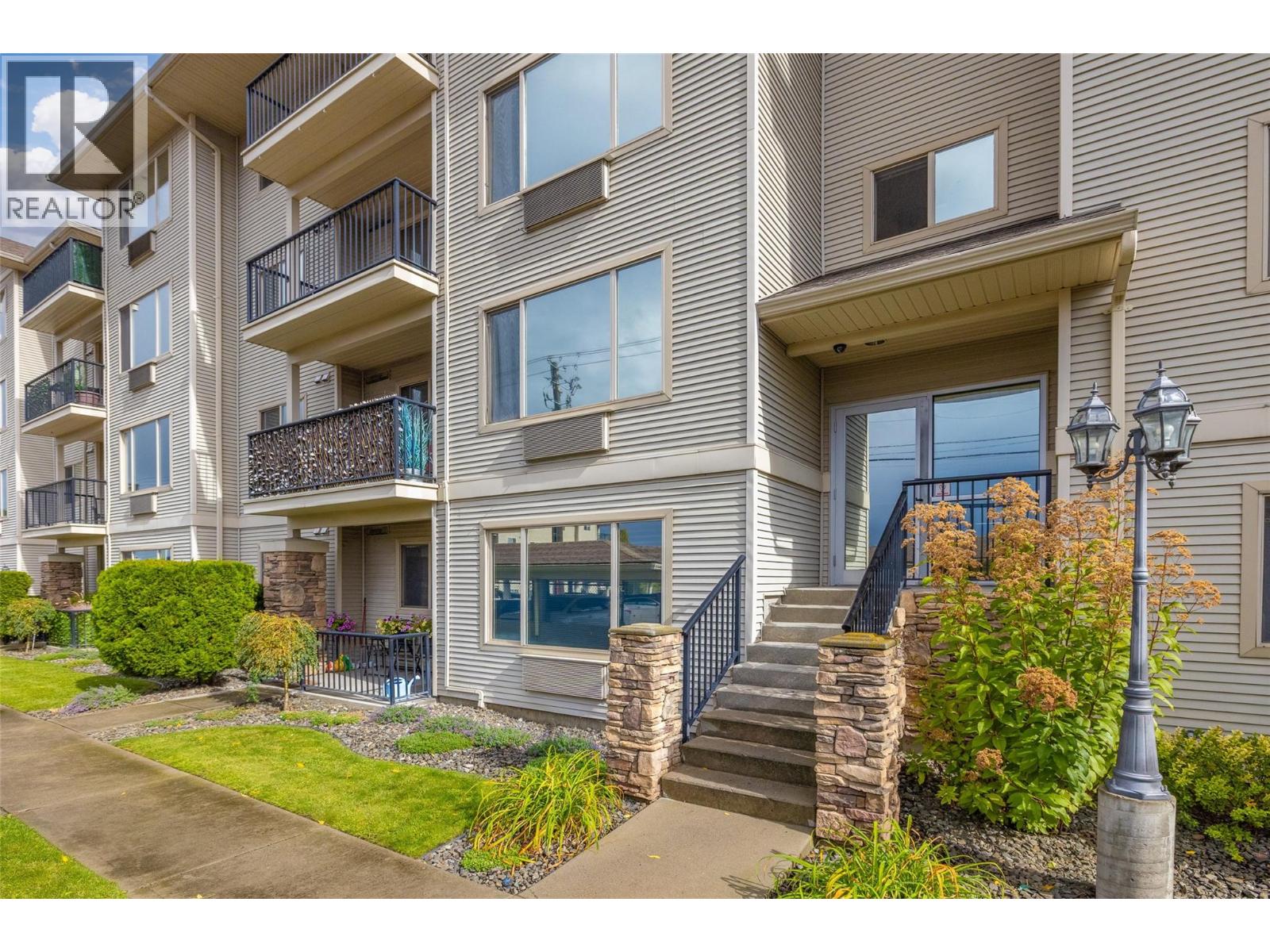 #208 250 Dougall Road N - Image 33