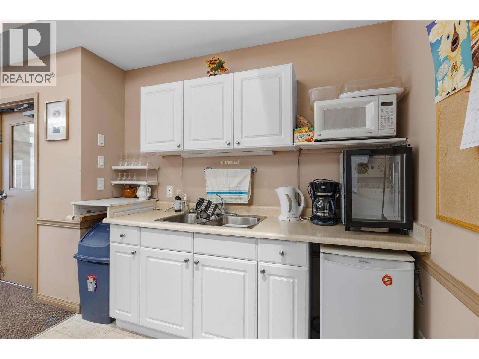 #208 250 Dougall Road N - Image 35