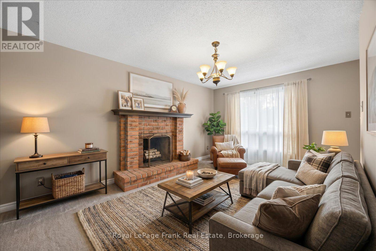 19 Long Drive, Whitby, ON photo 6