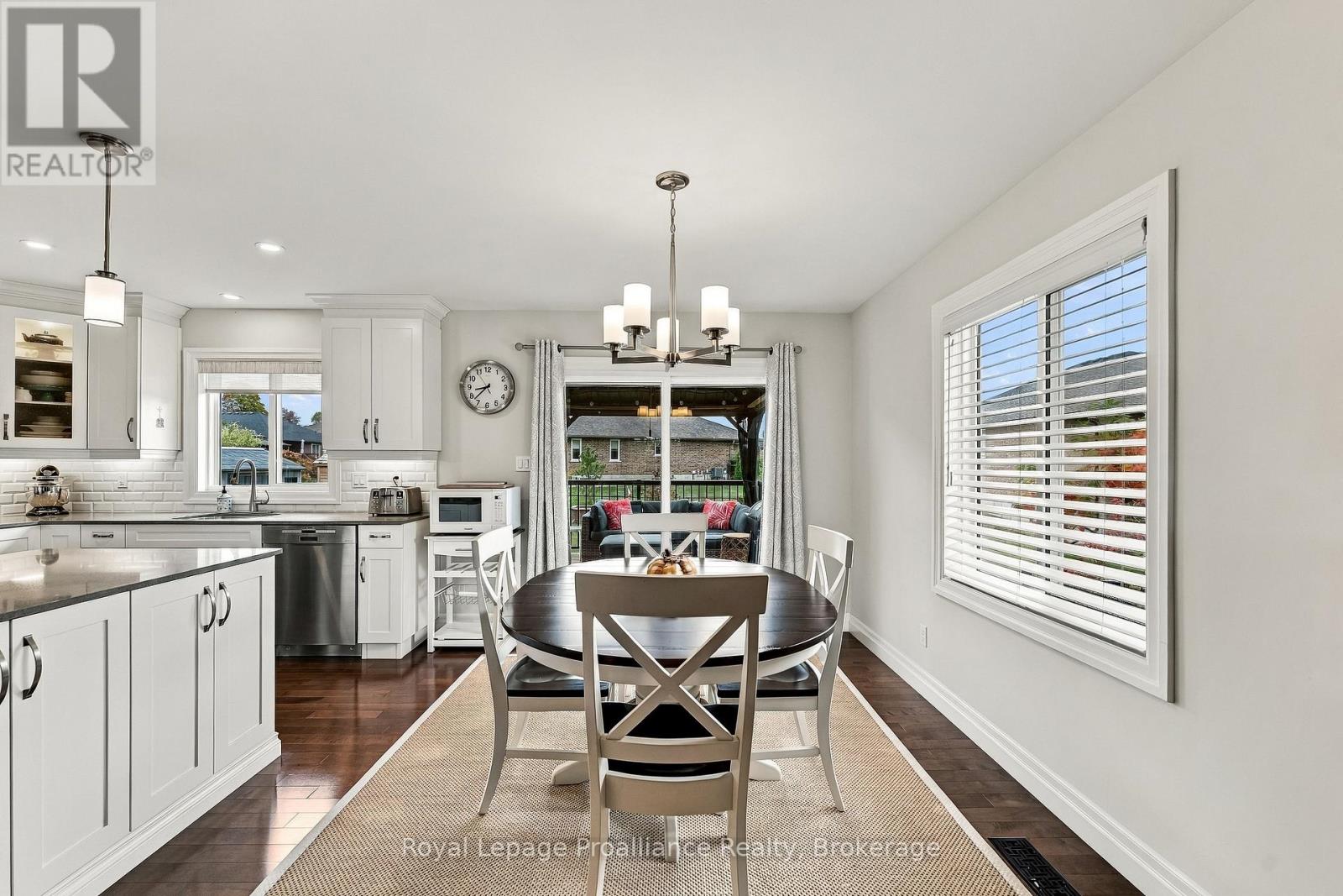 31 AMBROSIA TERRACE - Image 20