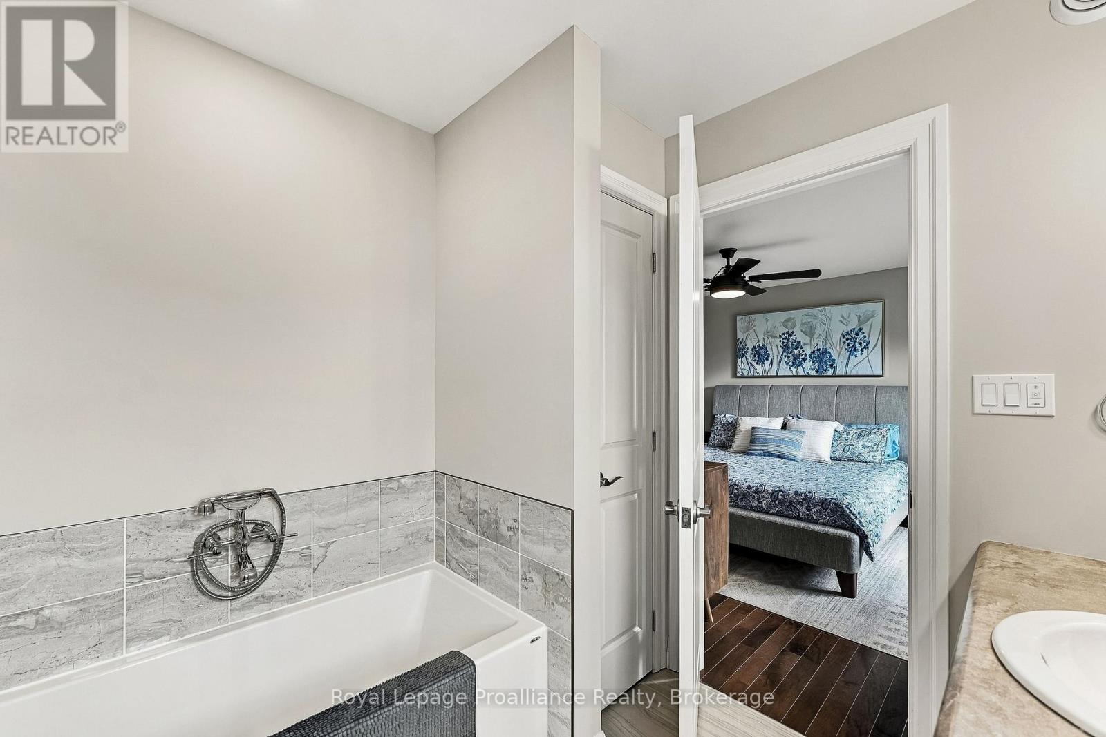 31 AMBROSIA TERRACE - 26