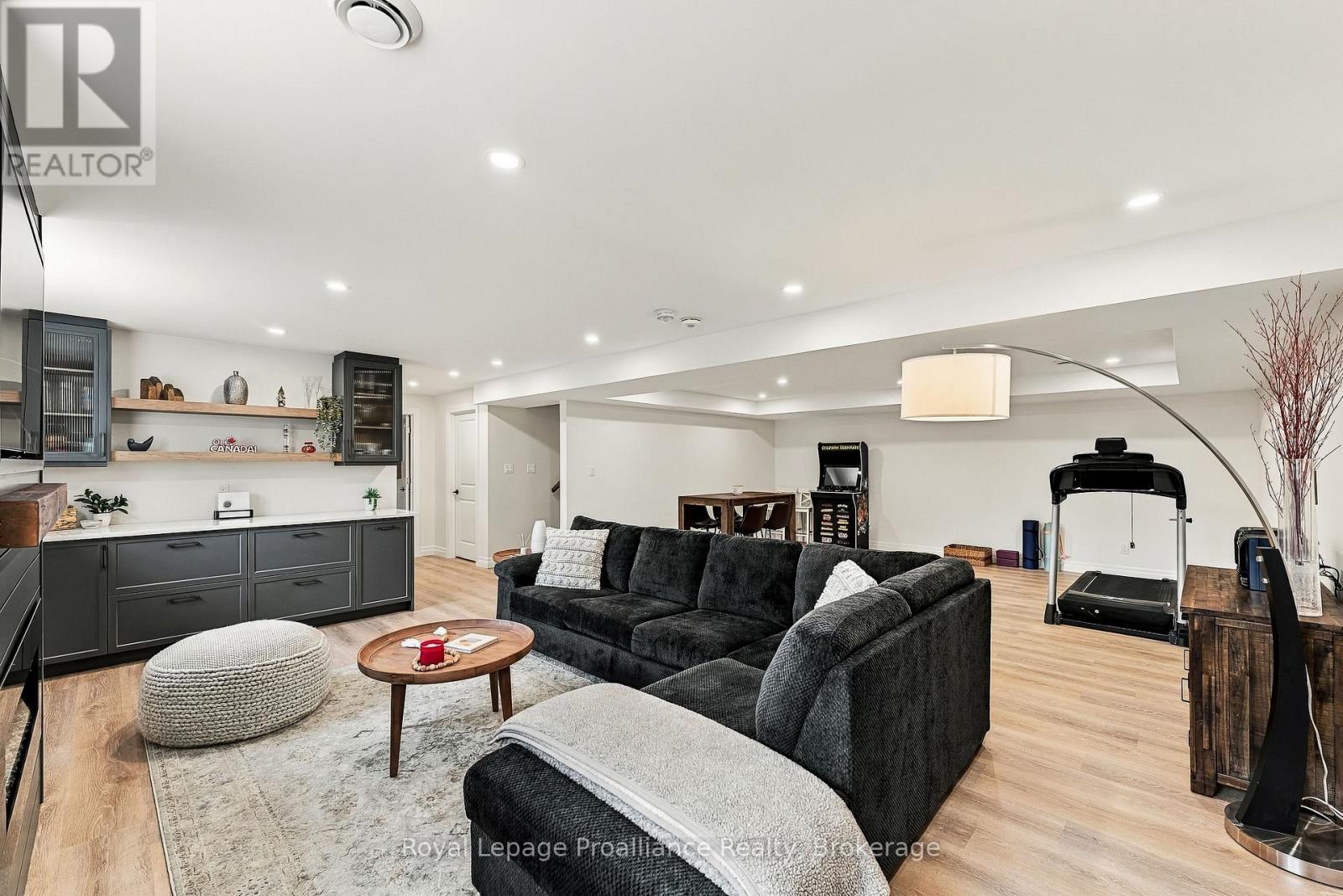 31 AMBROSIA TERRACE - 33