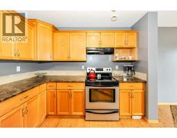 3413 50A Street Close, Camrose — photo 4