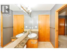 3413 50a Street Close, Camrose, AB T4V1J8 Photo 17