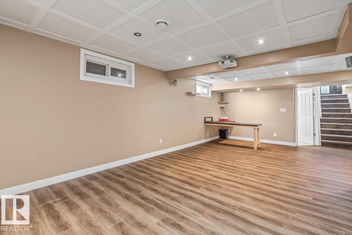 8907 136 AV NW - 20