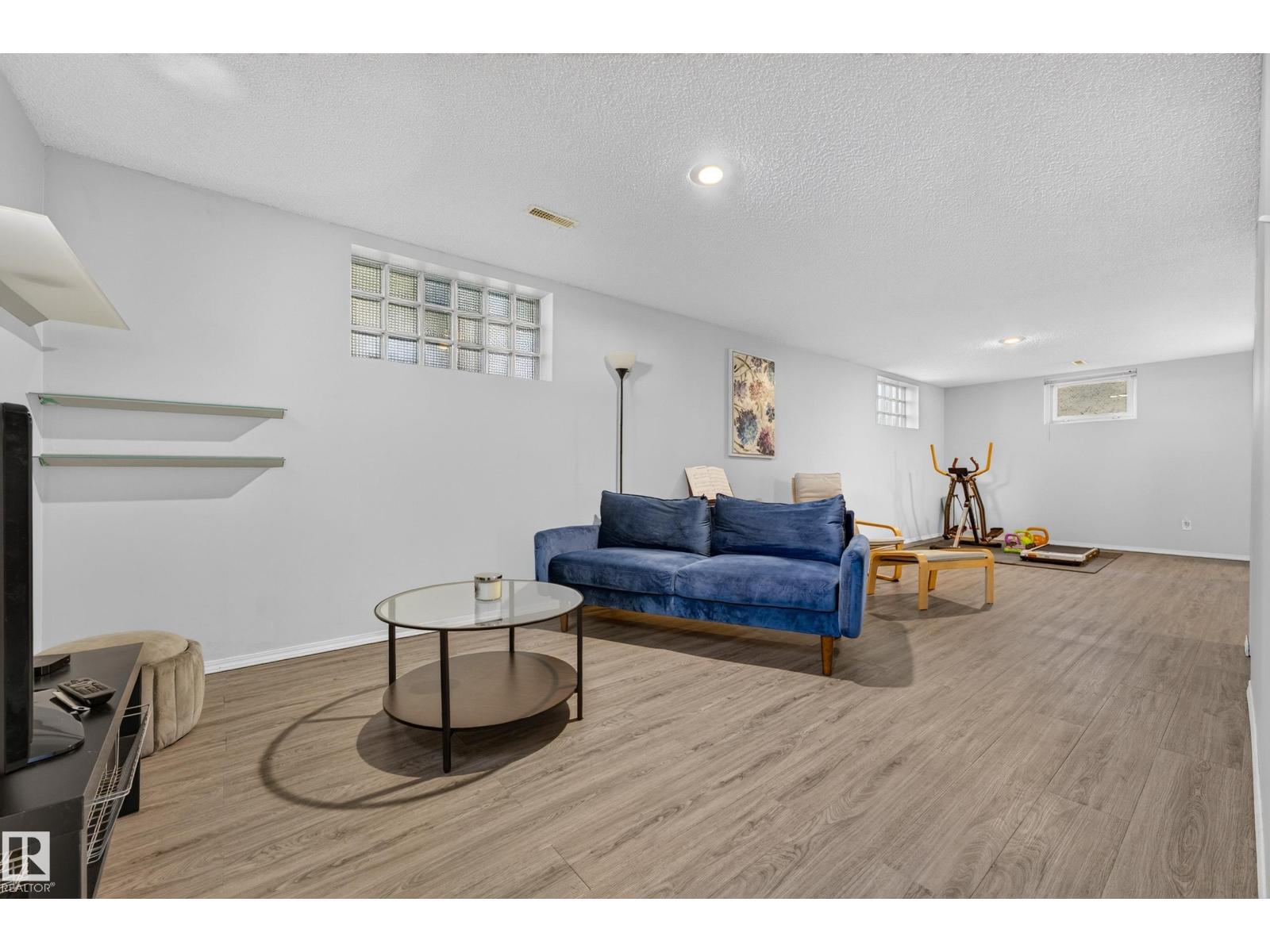 11346 69 ST NW - 27