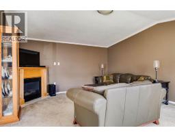 Kitchen - 125 Elm Street, Fort Mcmurray, AB T9K0J9 Photo 6