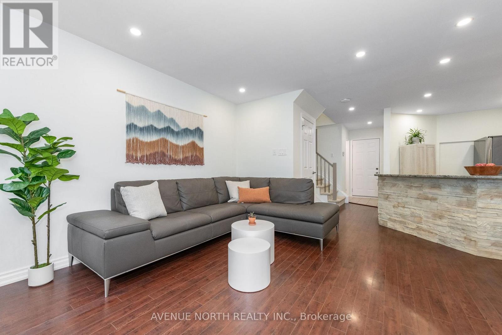 89 SILVERLACE PRIVATE - Image 20