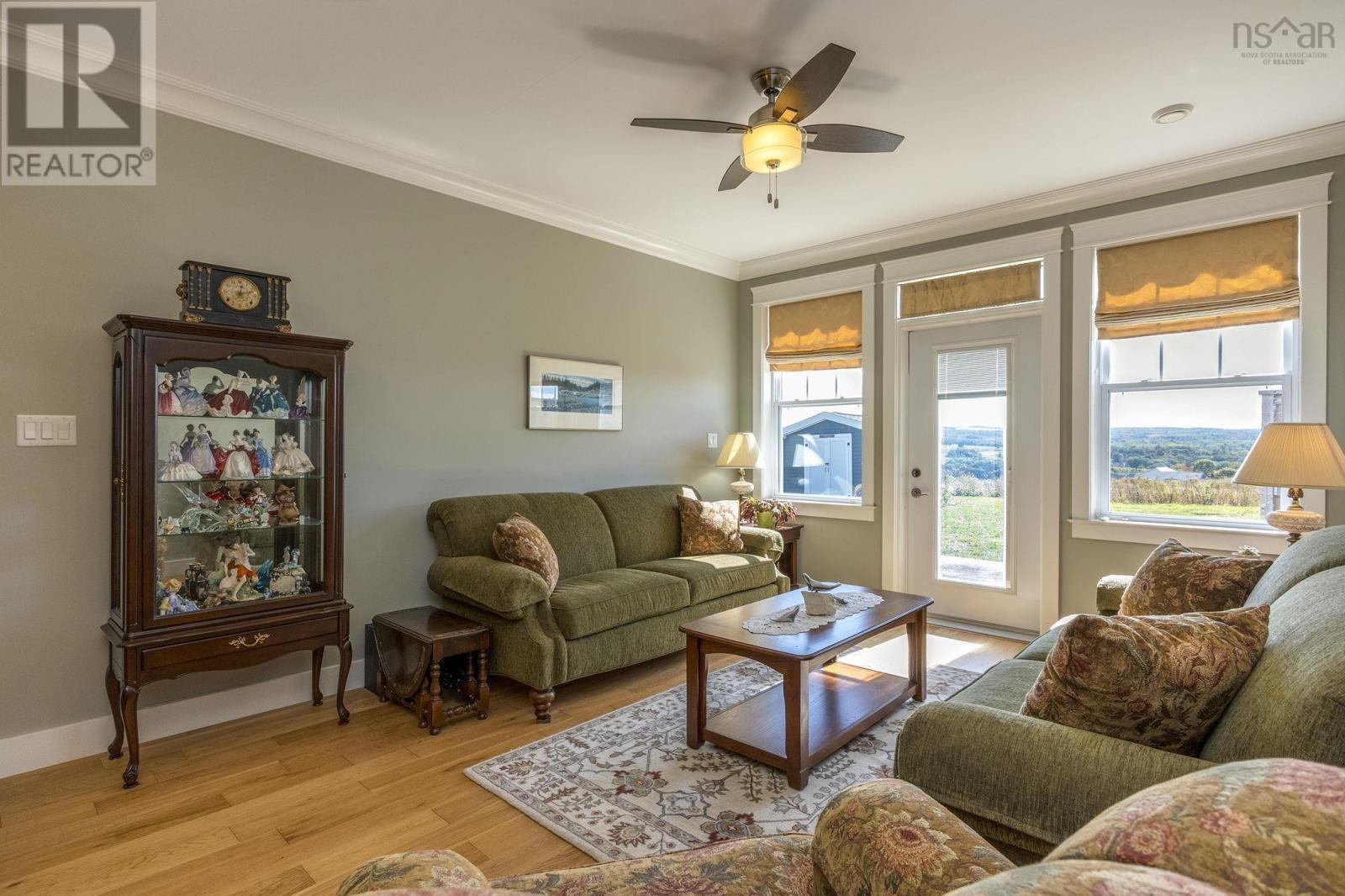20 Mackinnnon Court - 13