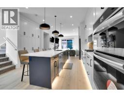 2pc Bathroom - 1111 43 Street Sw, Calgary, AB T3C2A1 Photo 6