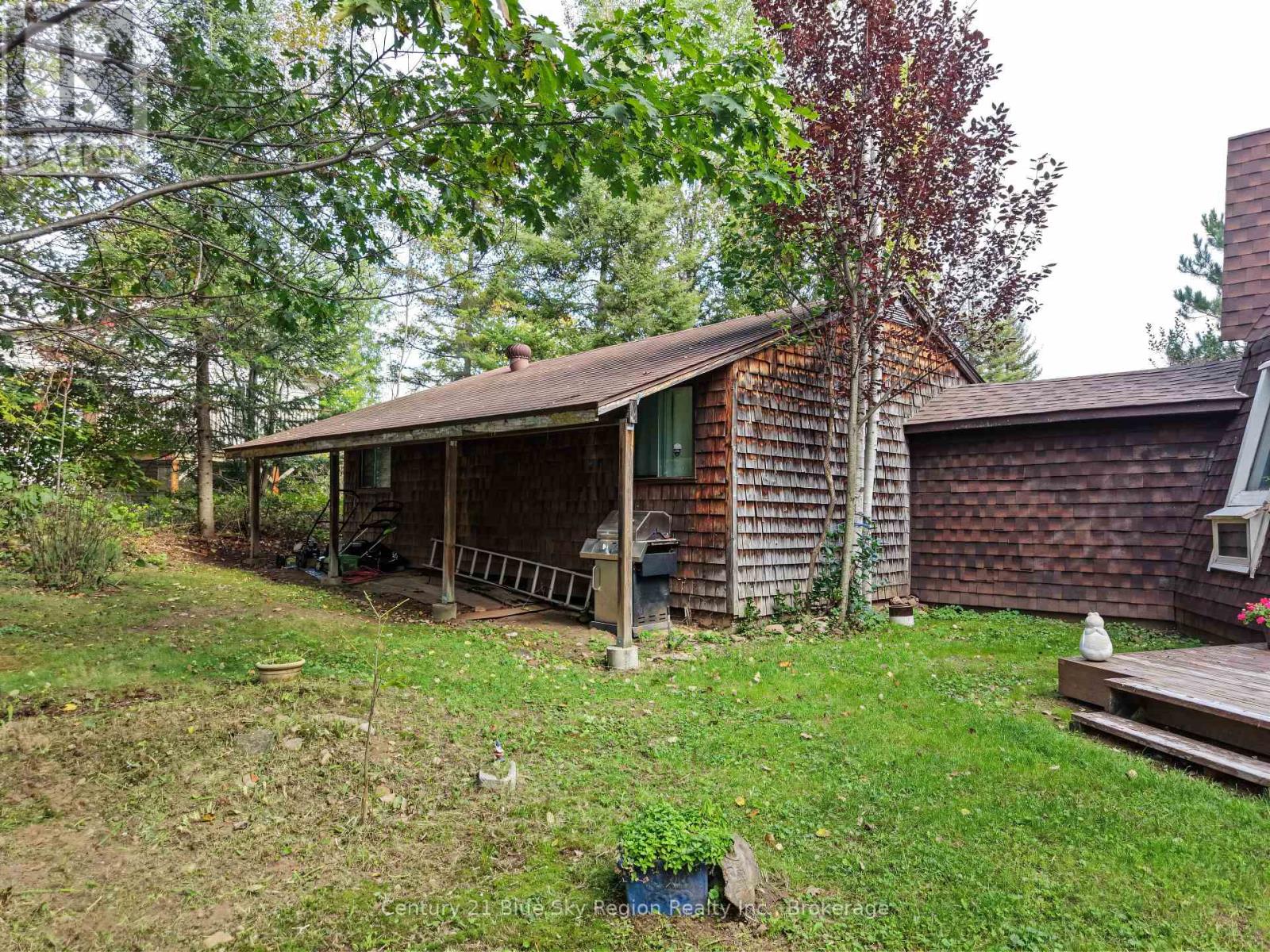 861 PINECREEK ROAD S - 10