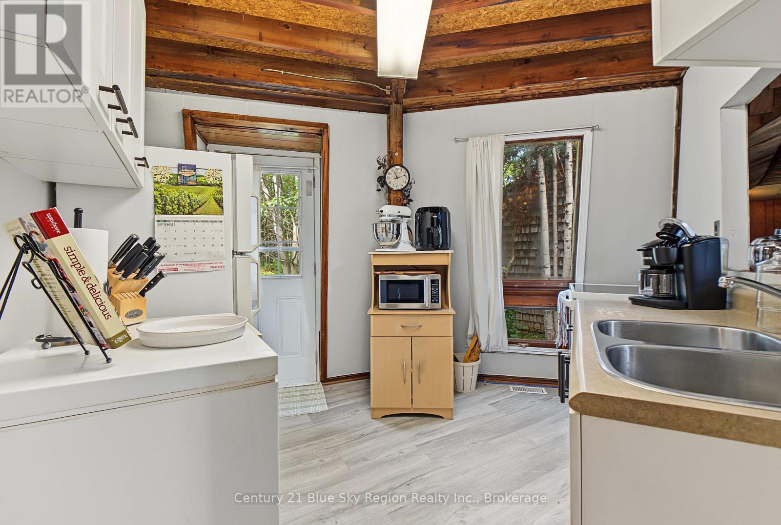 861 PINECREEK ROAD S - Image 19