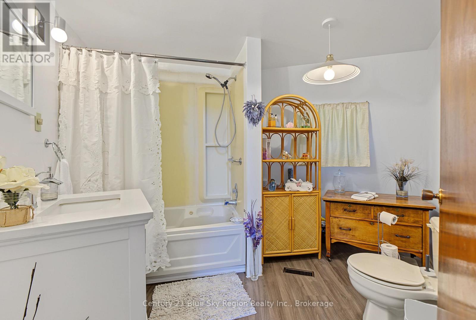 861 PINECREEK ROAD S - 30
