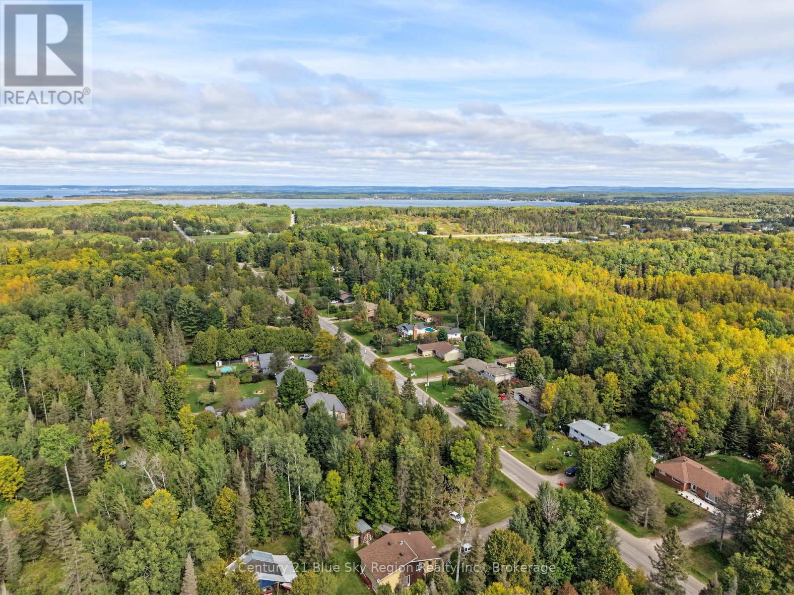 861 PINECREEK ROAD S - 38