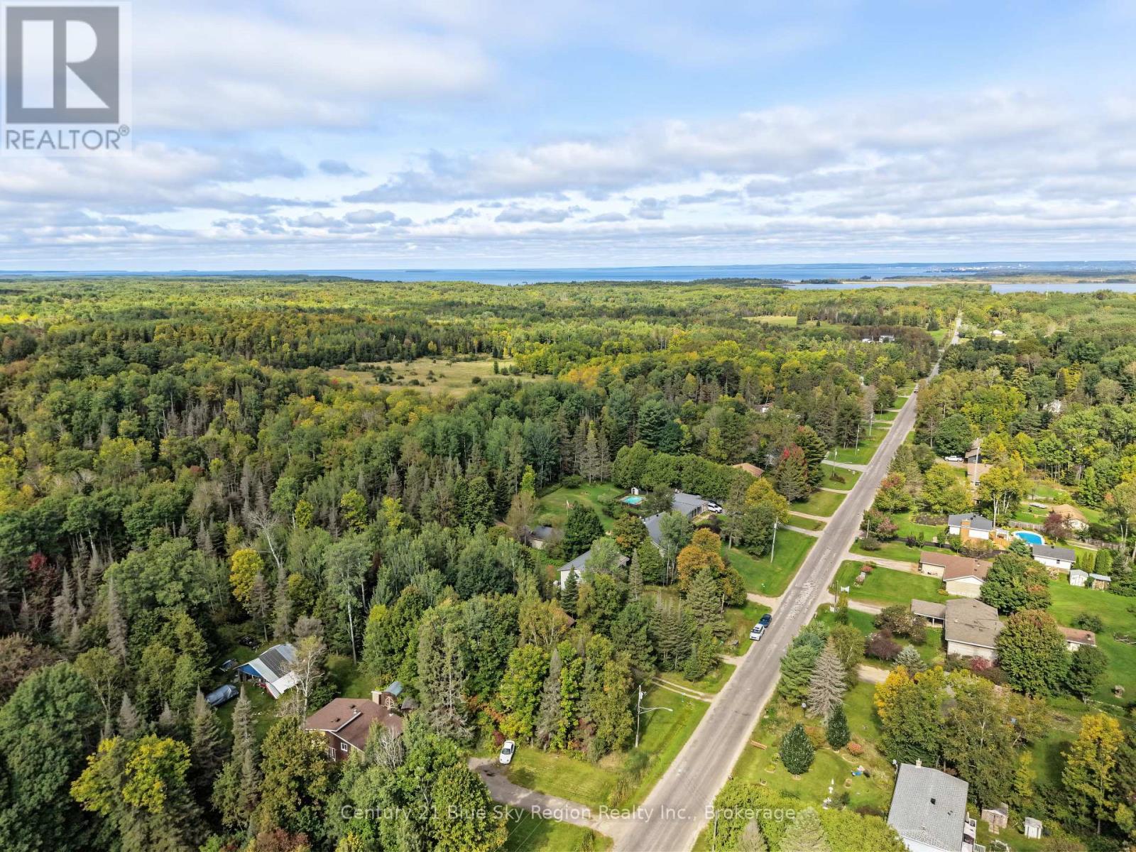 861 PINECREEK ROAD S - 39