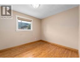 4pc Bathroom - 3042 28 Street Sw, Calgary, AB T3E2J5 Photo 12