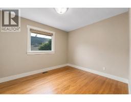 4pc Bathroom - 3042 28 Street Sw, Calgary, AB T3E2J5 Photo 13