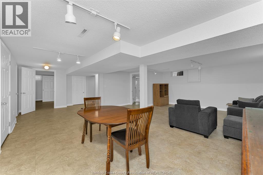 2545 ST. PATRICKS'S AVENUE - 20