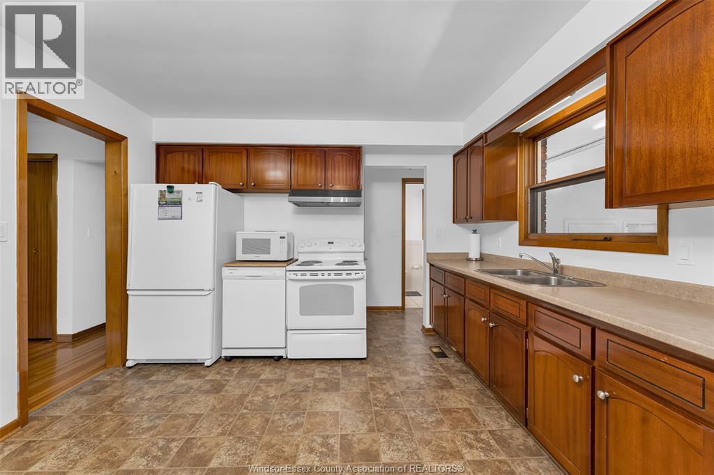 2545 ST. PATRICKS'S AVENUE - 10