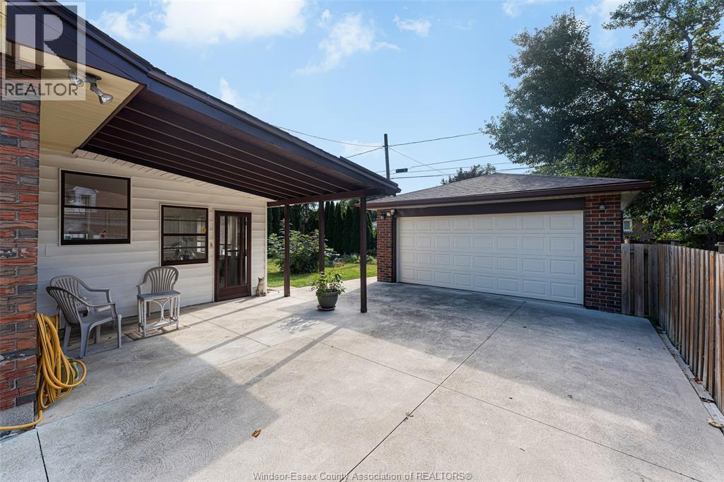 2545 ST. PATRICKS'S AVENUE - 28