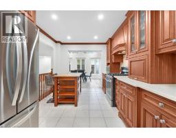 Kitchen - 31 Berrisfield Crescent, Hamilton, ON L8T4X1 Photo 11