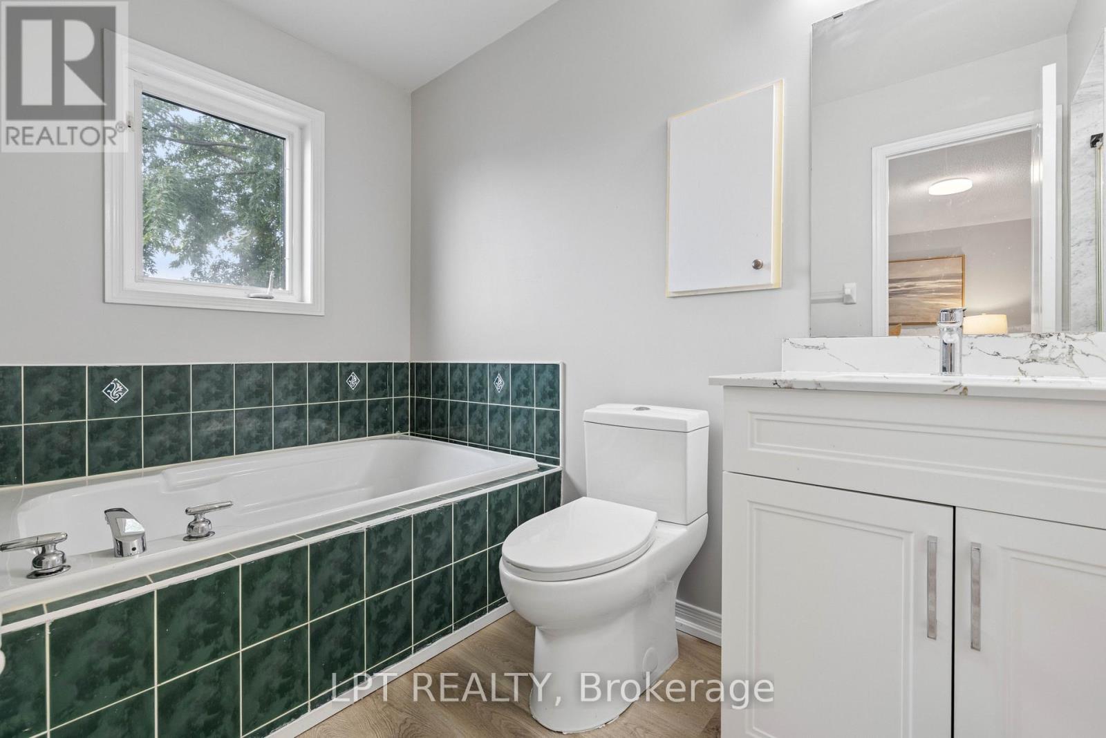 31 Laurendale Avenue, Georgina, ON photo 18