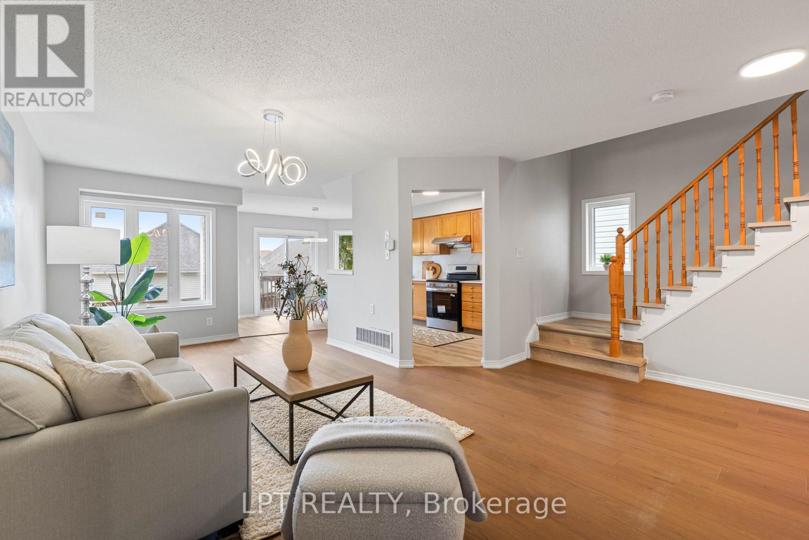 31 Laurendale Avenue, Georgina, ON photo 7