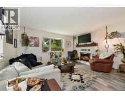 Living room - 21 7070 West Saanich Rd, Central Saanich, BC V8M1P5 Photo 6