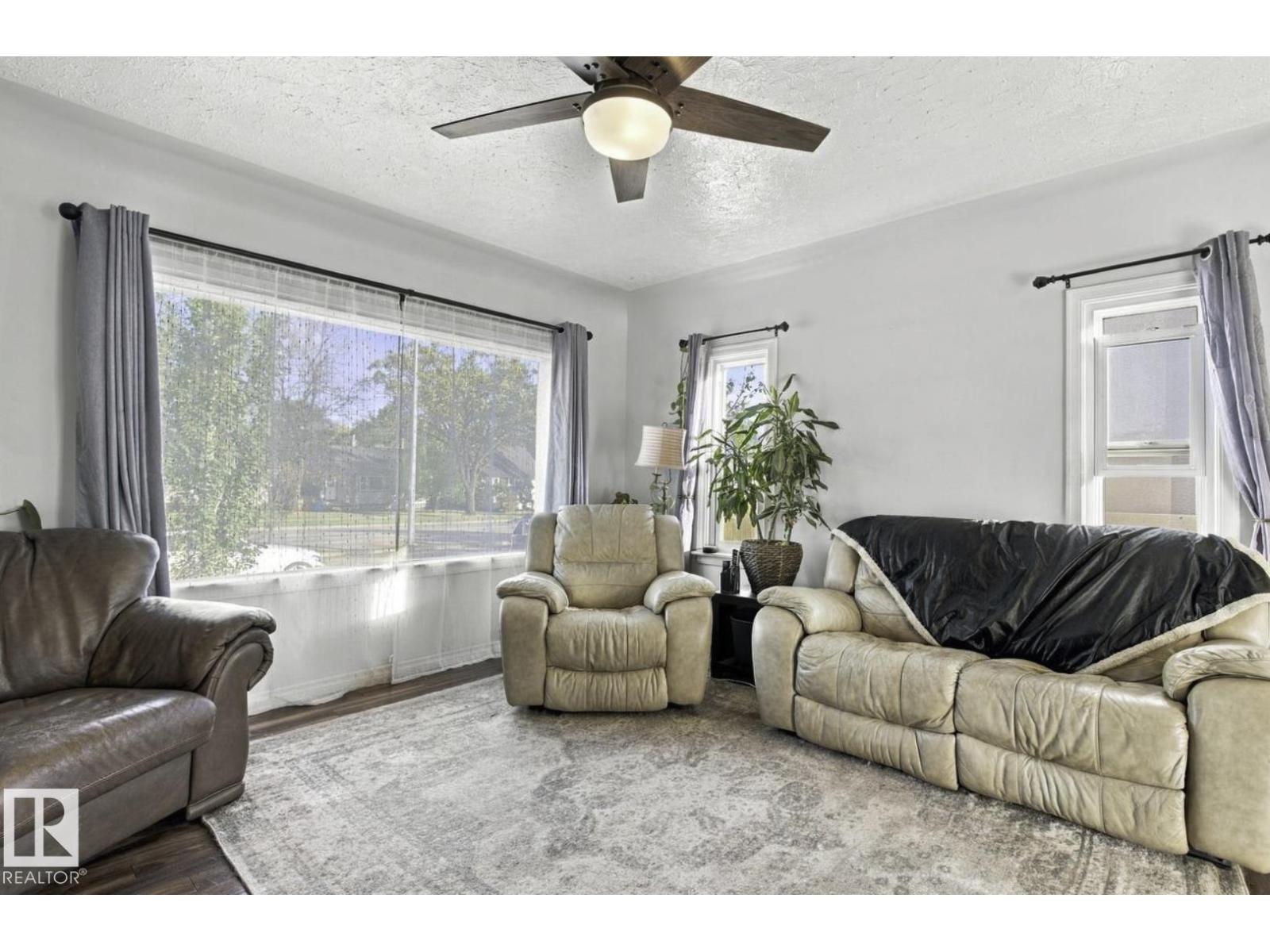 11928 127 ST NW - 6