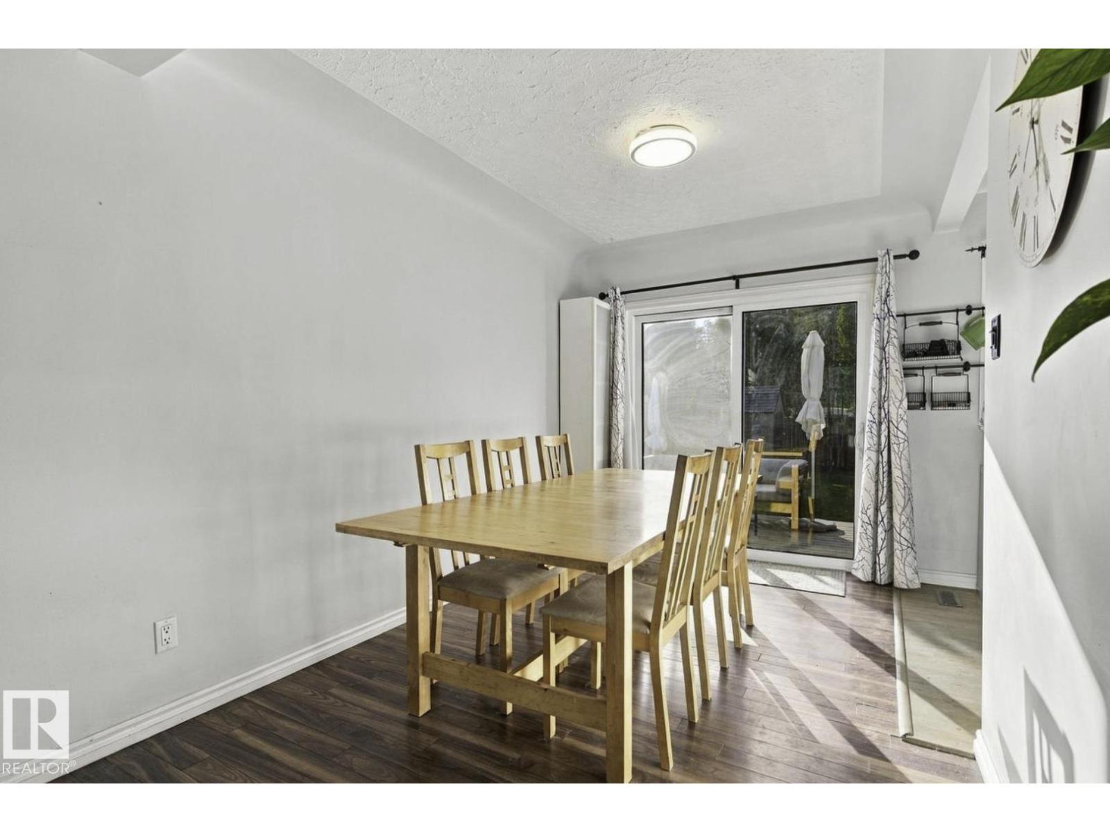 11928 127 ST NW - 10