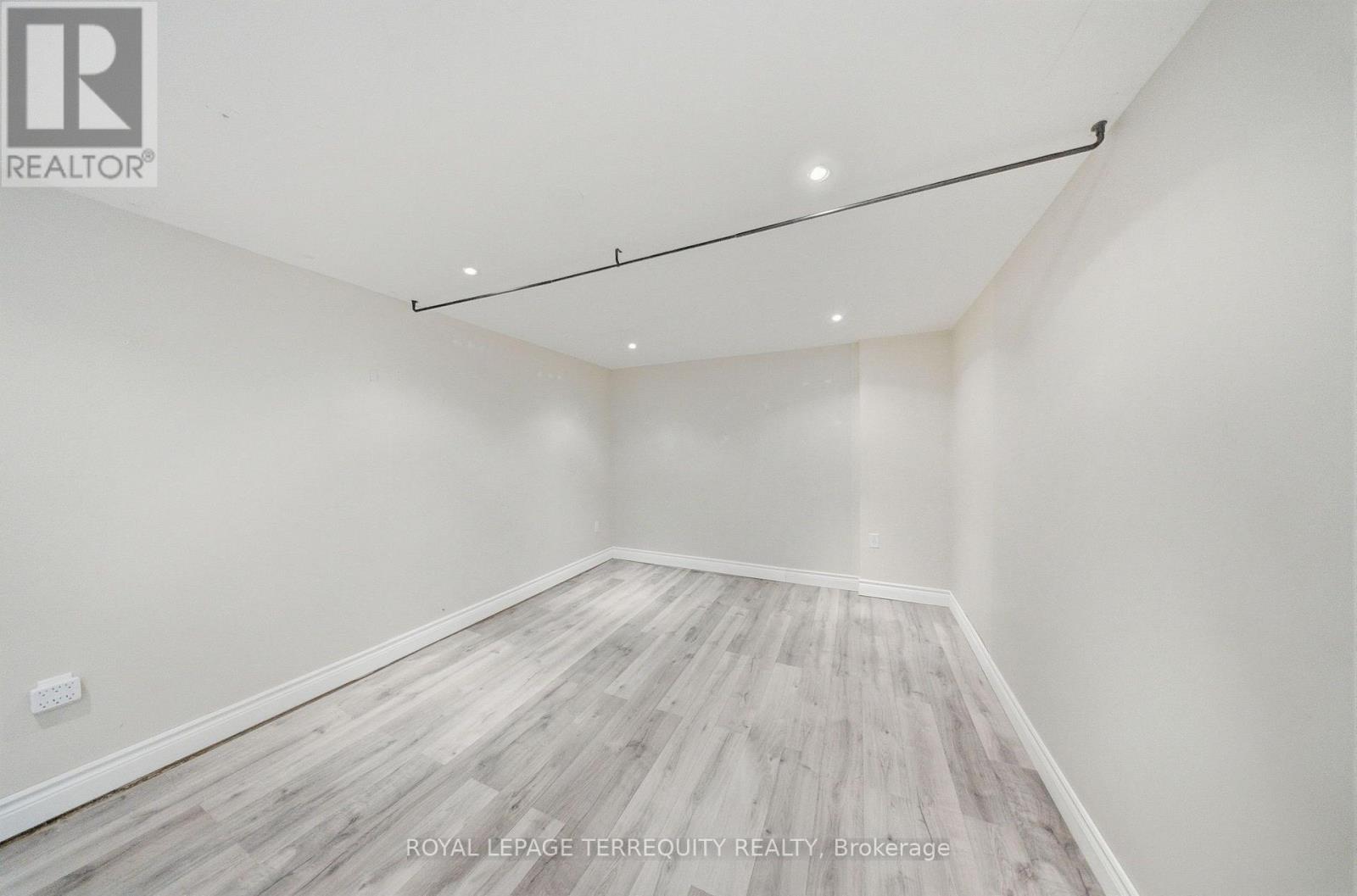 #21 506 NORMANDY STREET - 37