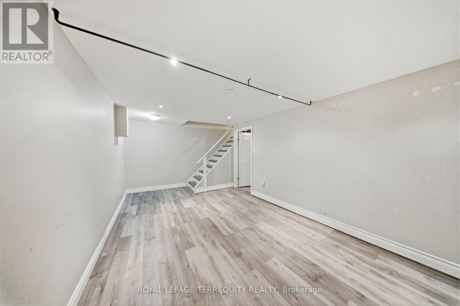 #21 506 NORMANDY STREET - 38