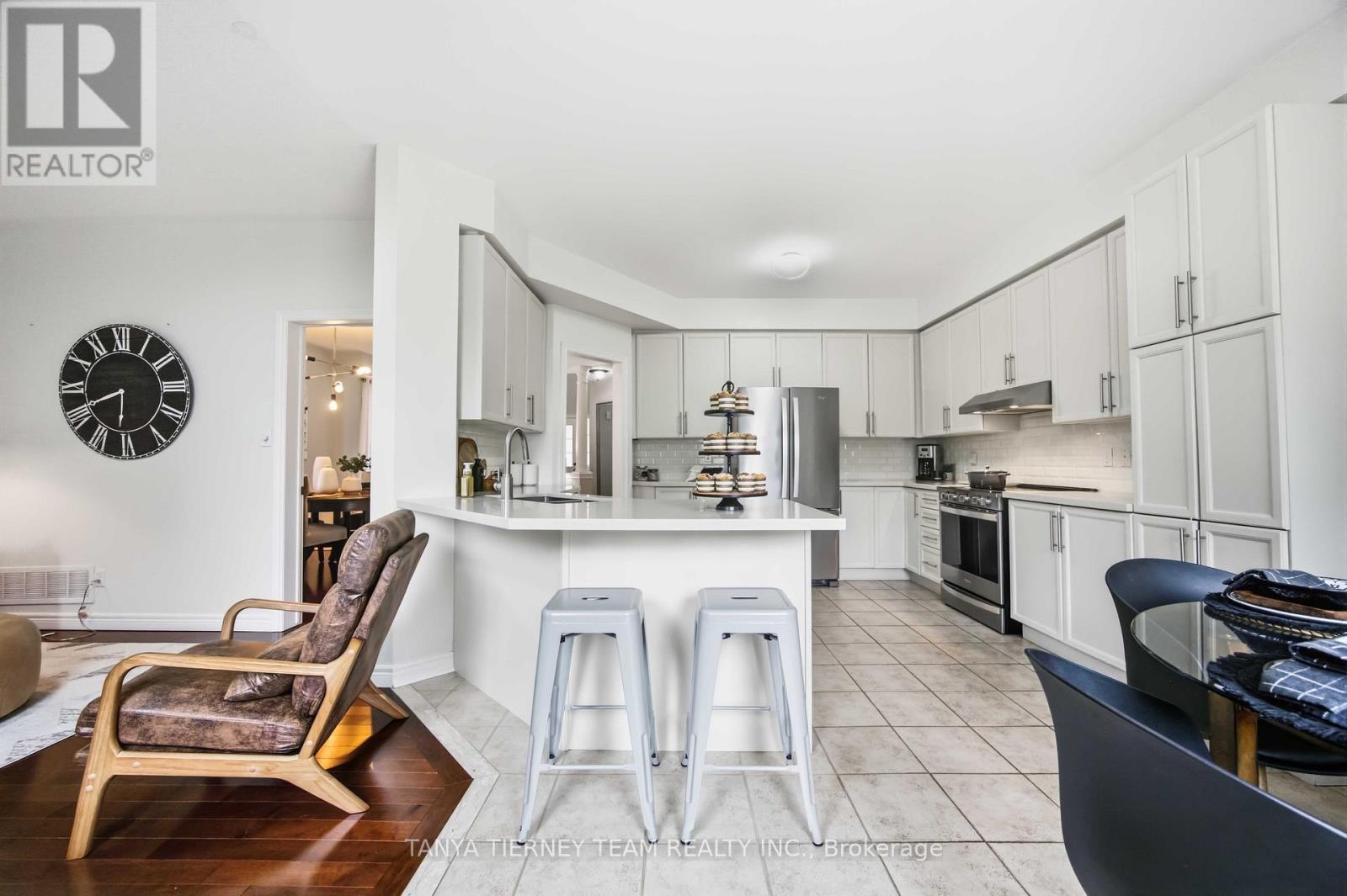 17 CODY AVENUE - 16