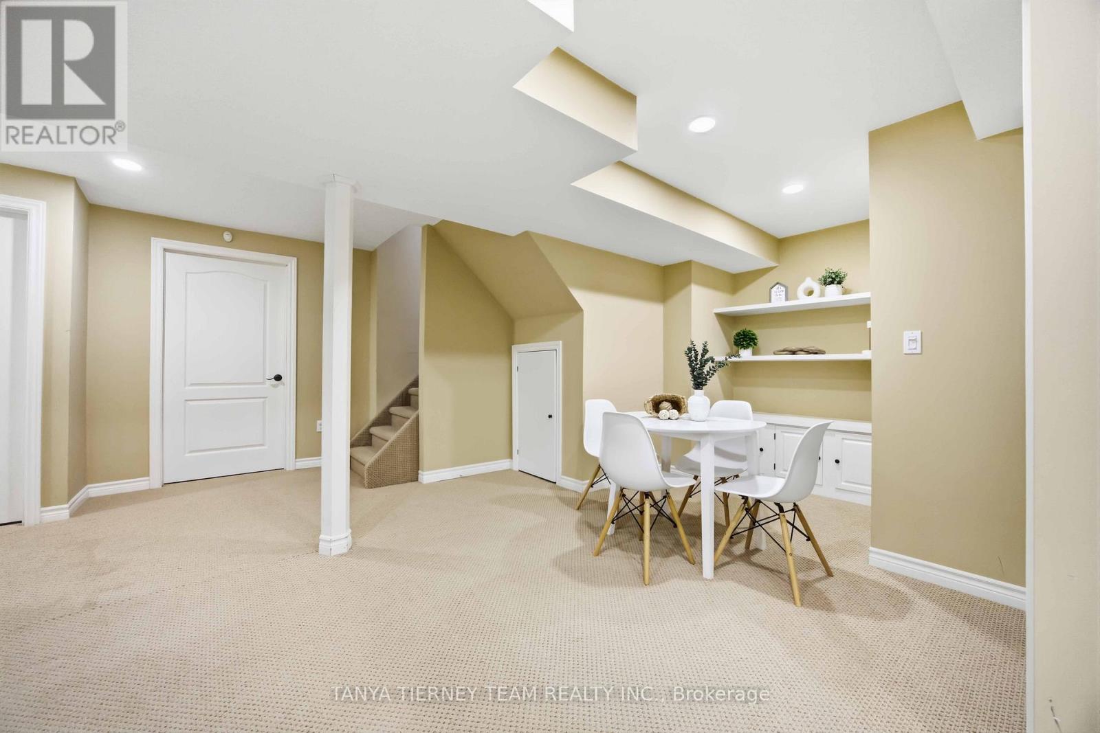 17 CODY AVENUE - 34