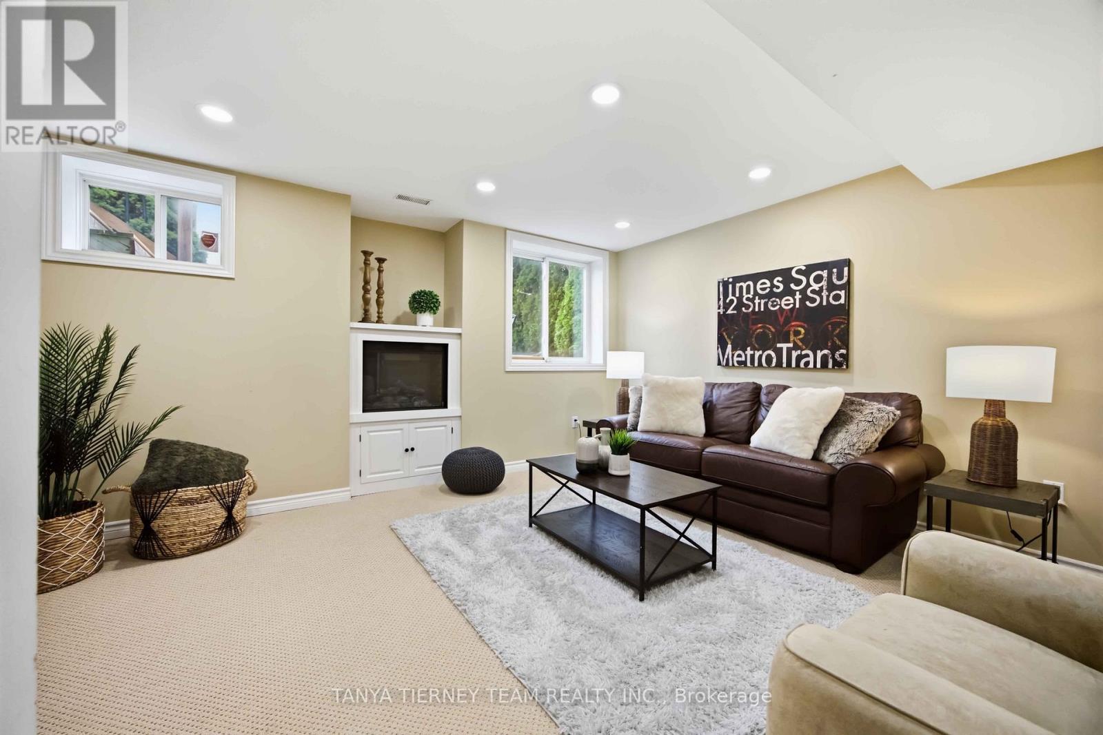 17 CODY AVENUE - 35