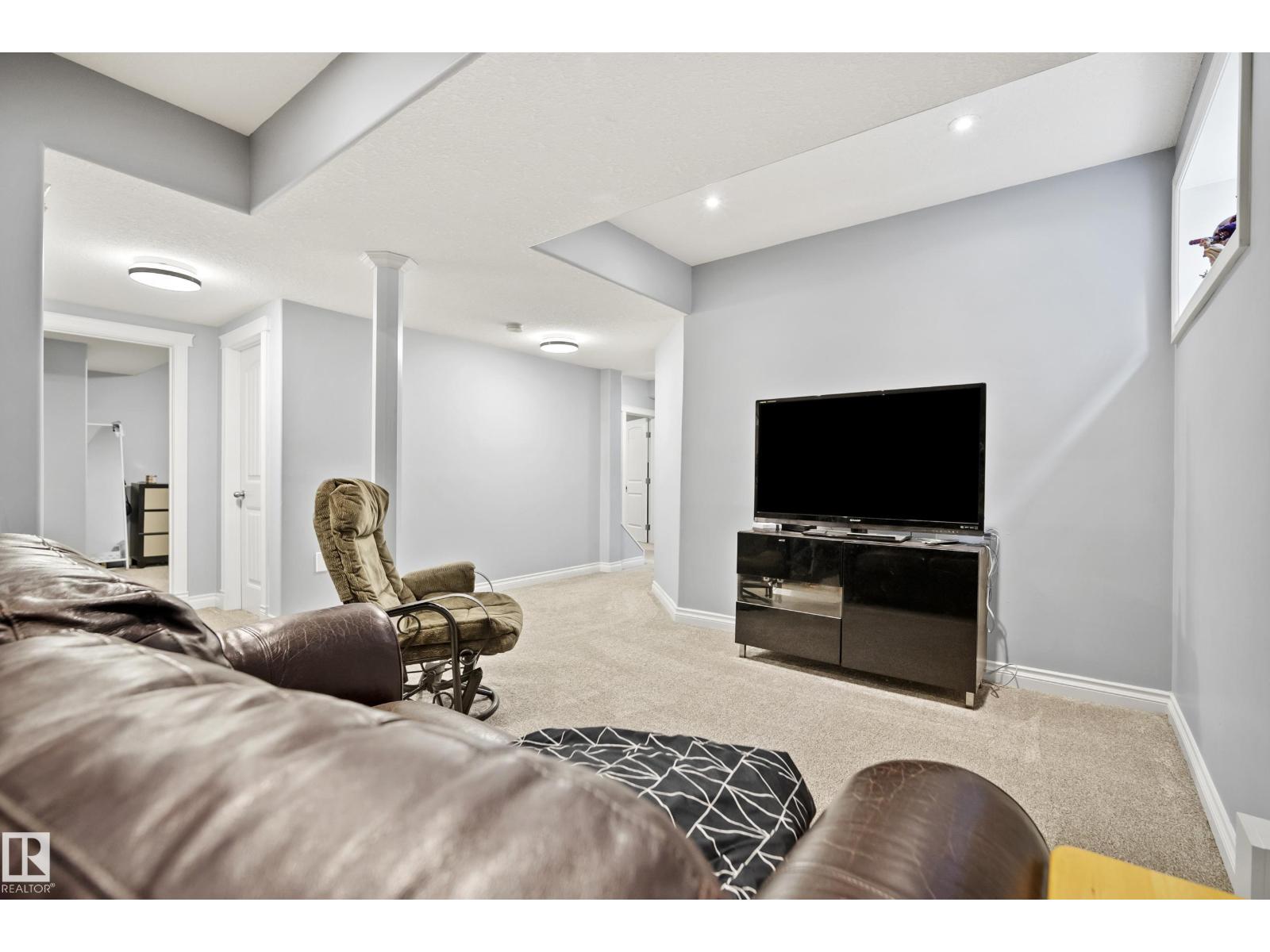 5403 60 ST - Image 37