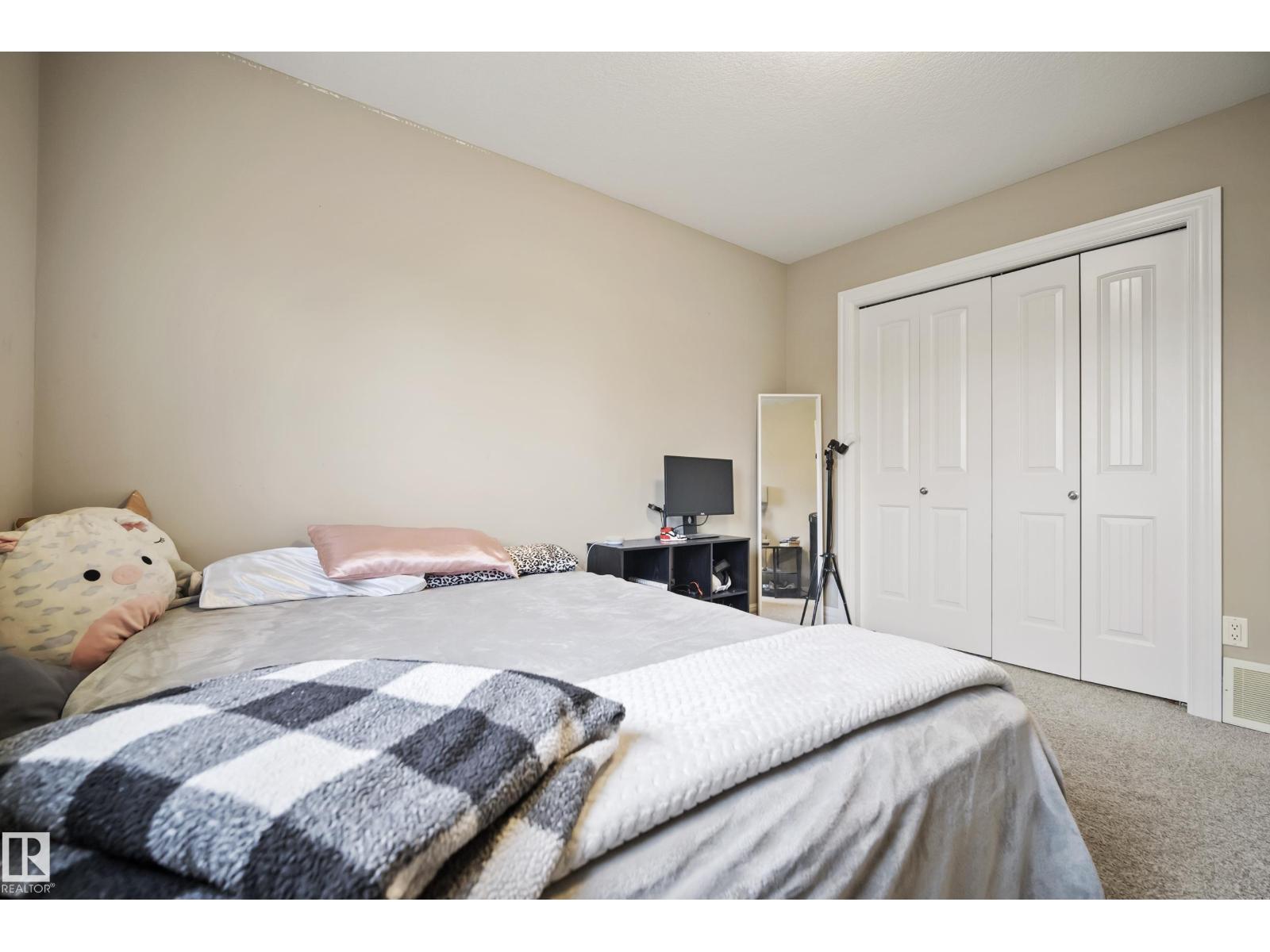 5403 60 ST - Image 32