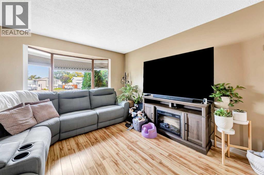 4505 30A Street Close - 5