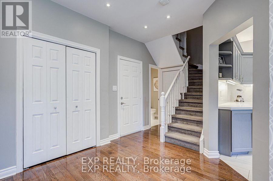 292 Sheridan Court, Newmarket, ON photo 10