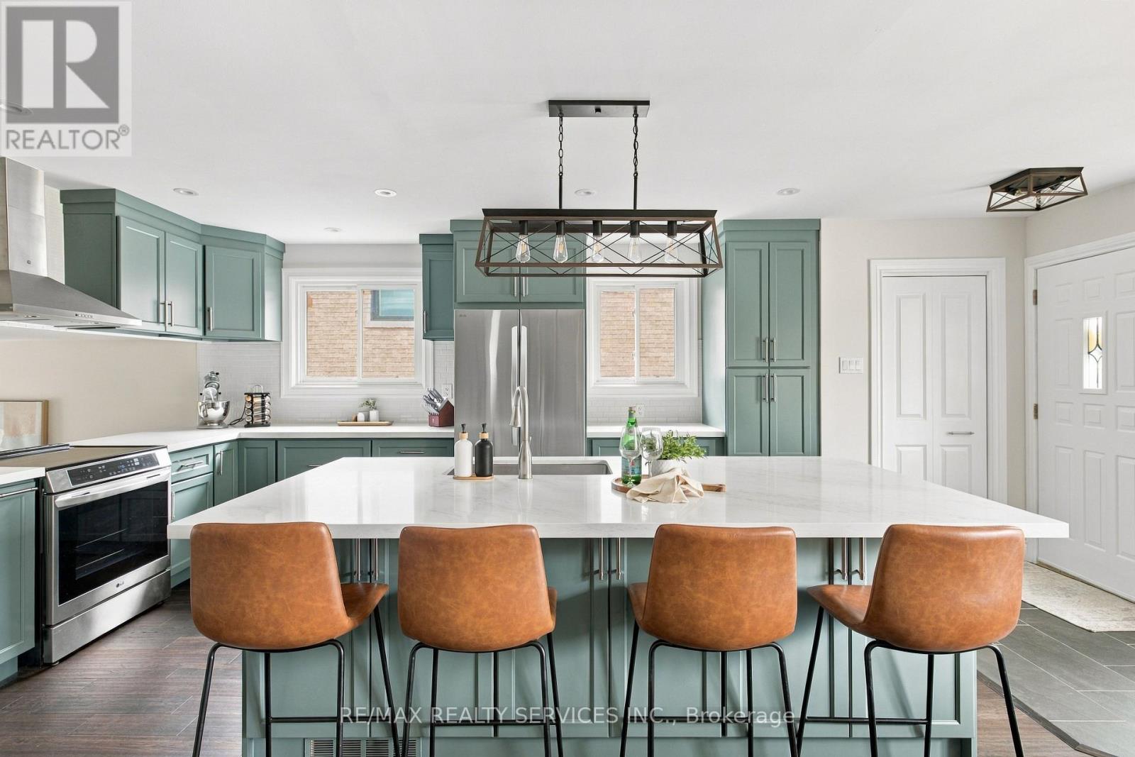 37 MAPLE AVENUE W - 1