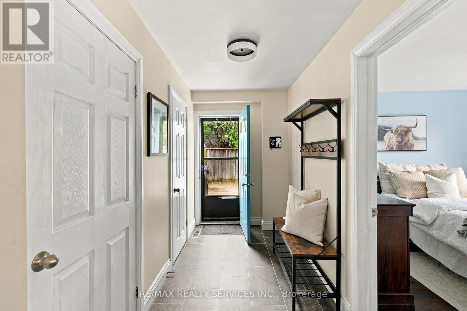 37 MAPLE AVENUE W - 18