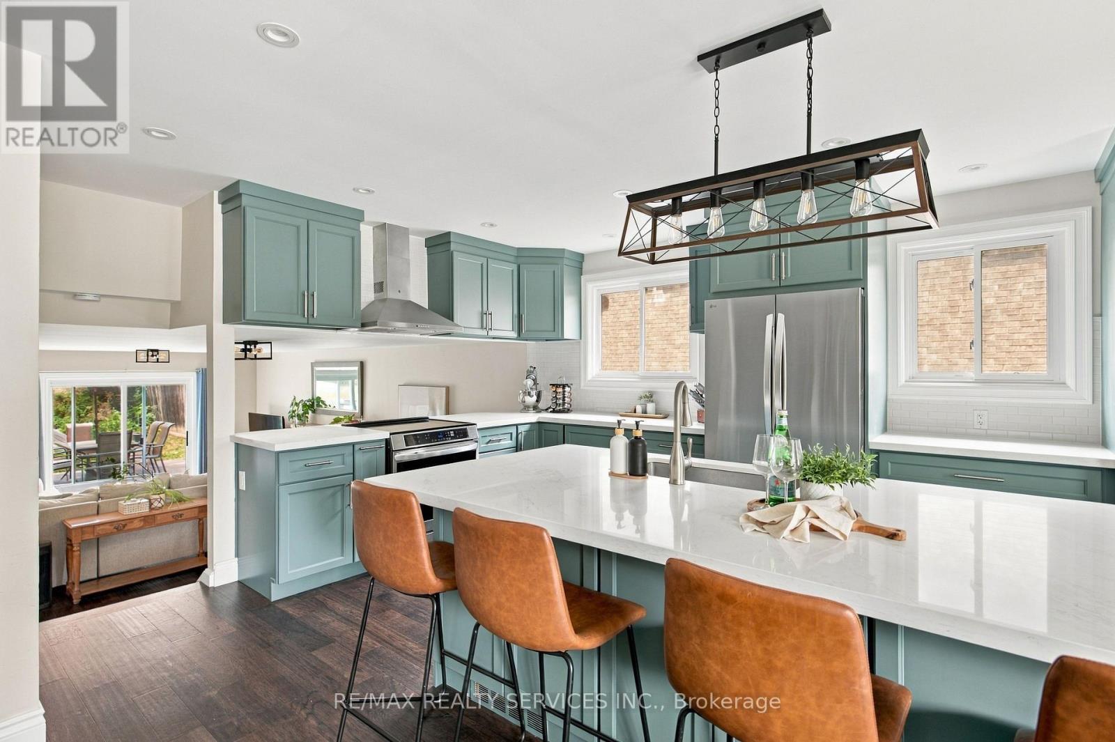 37 MAPLE AVENUE W - 2