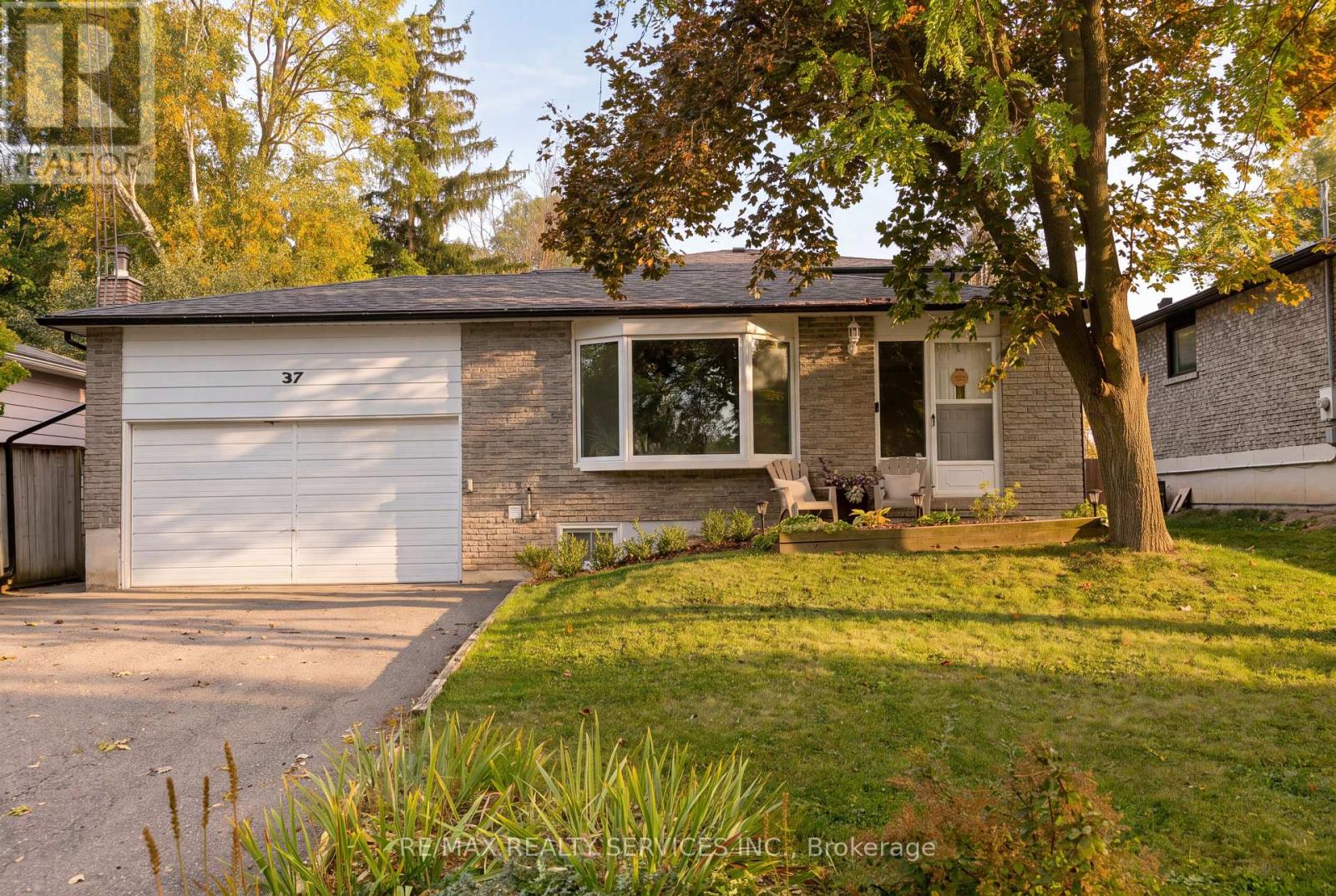 37 MAPLE AVENUE W - 3