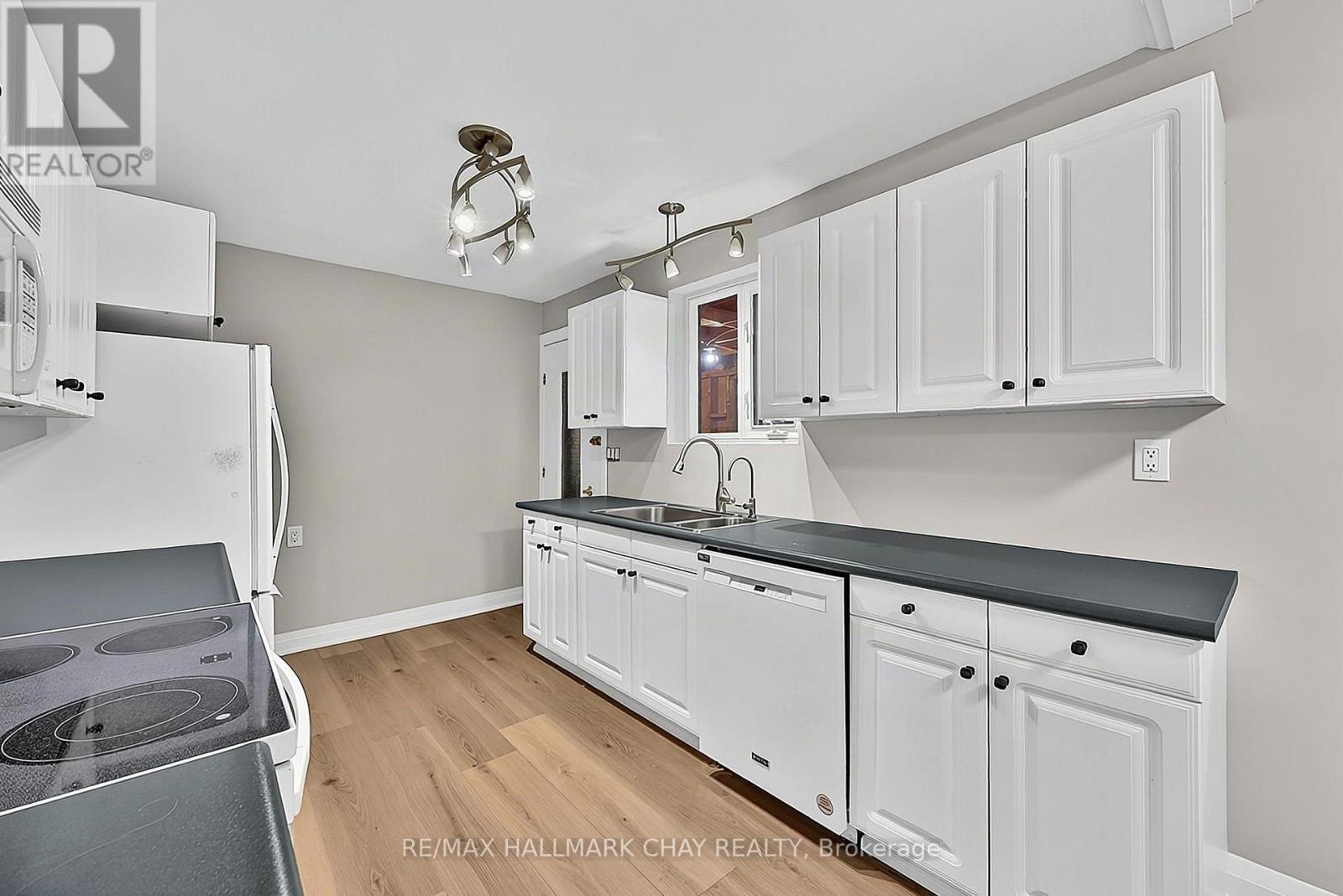 135 PETER STREET - Image 17