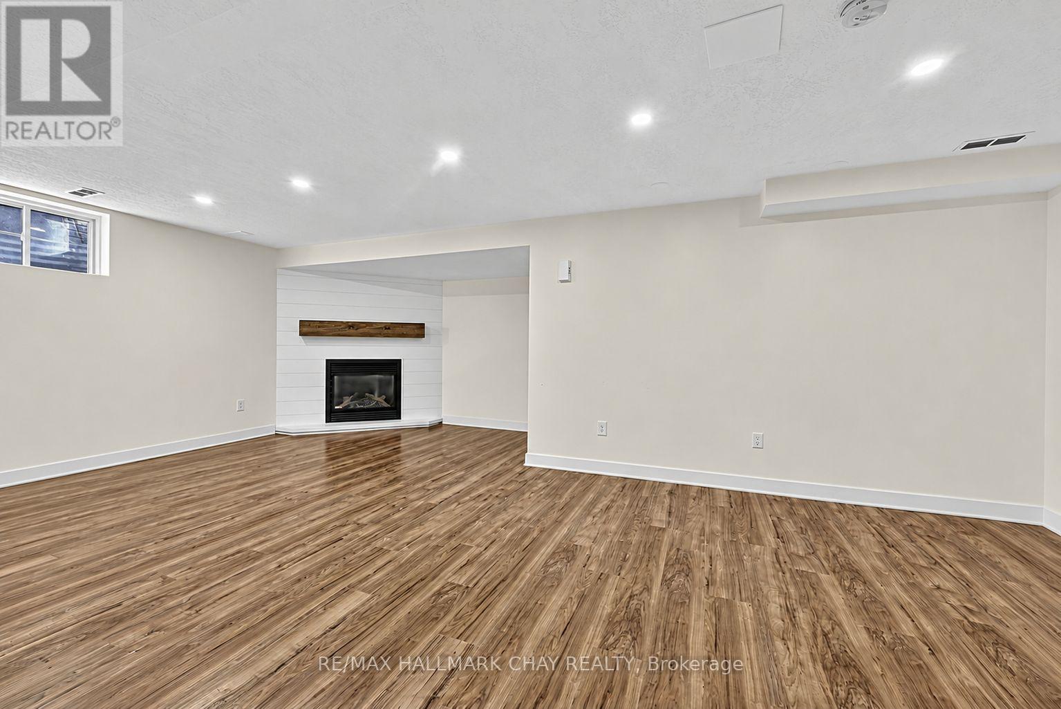 8 GRAHAM STREET - 22
