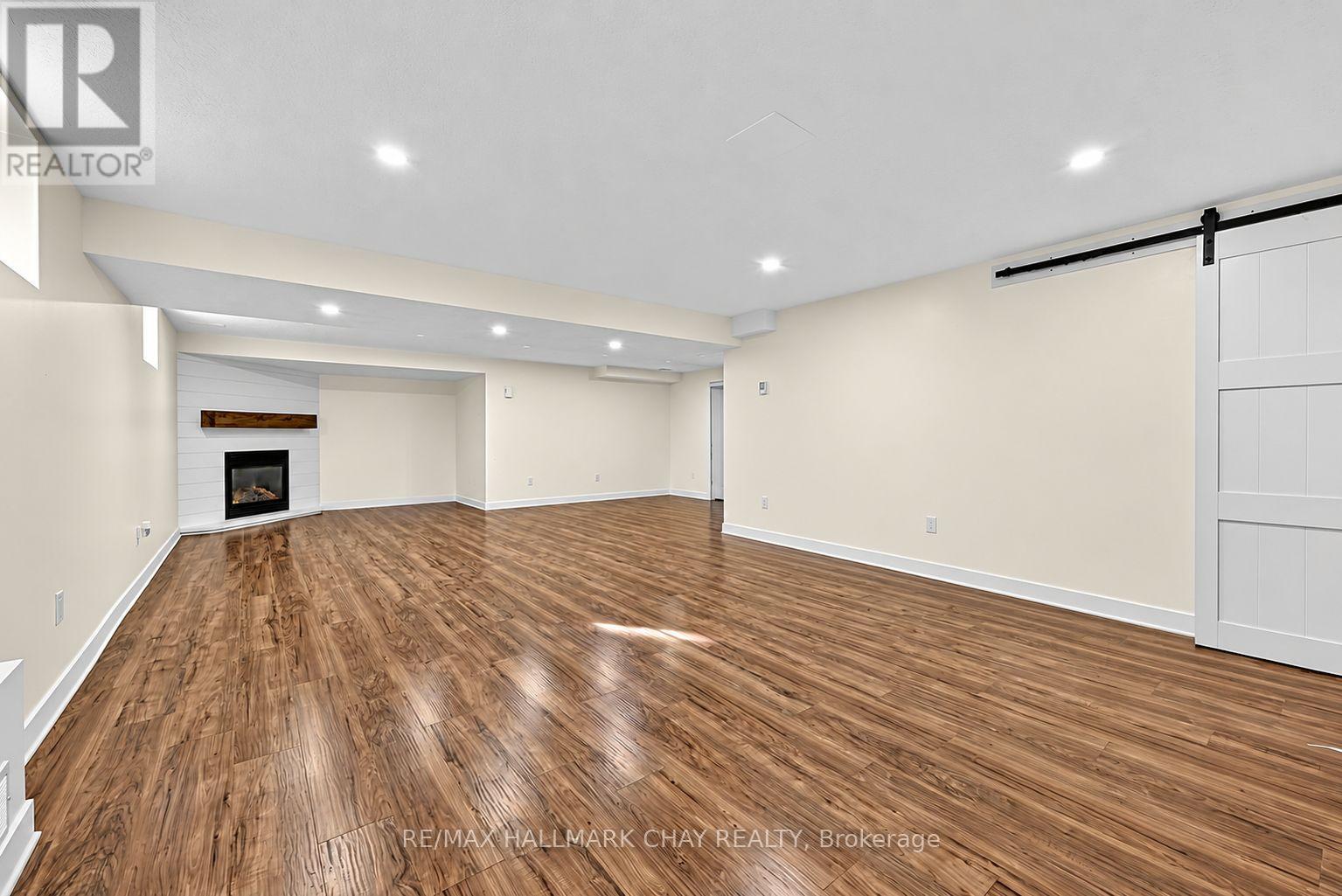8 GRAHAM STREET - 23