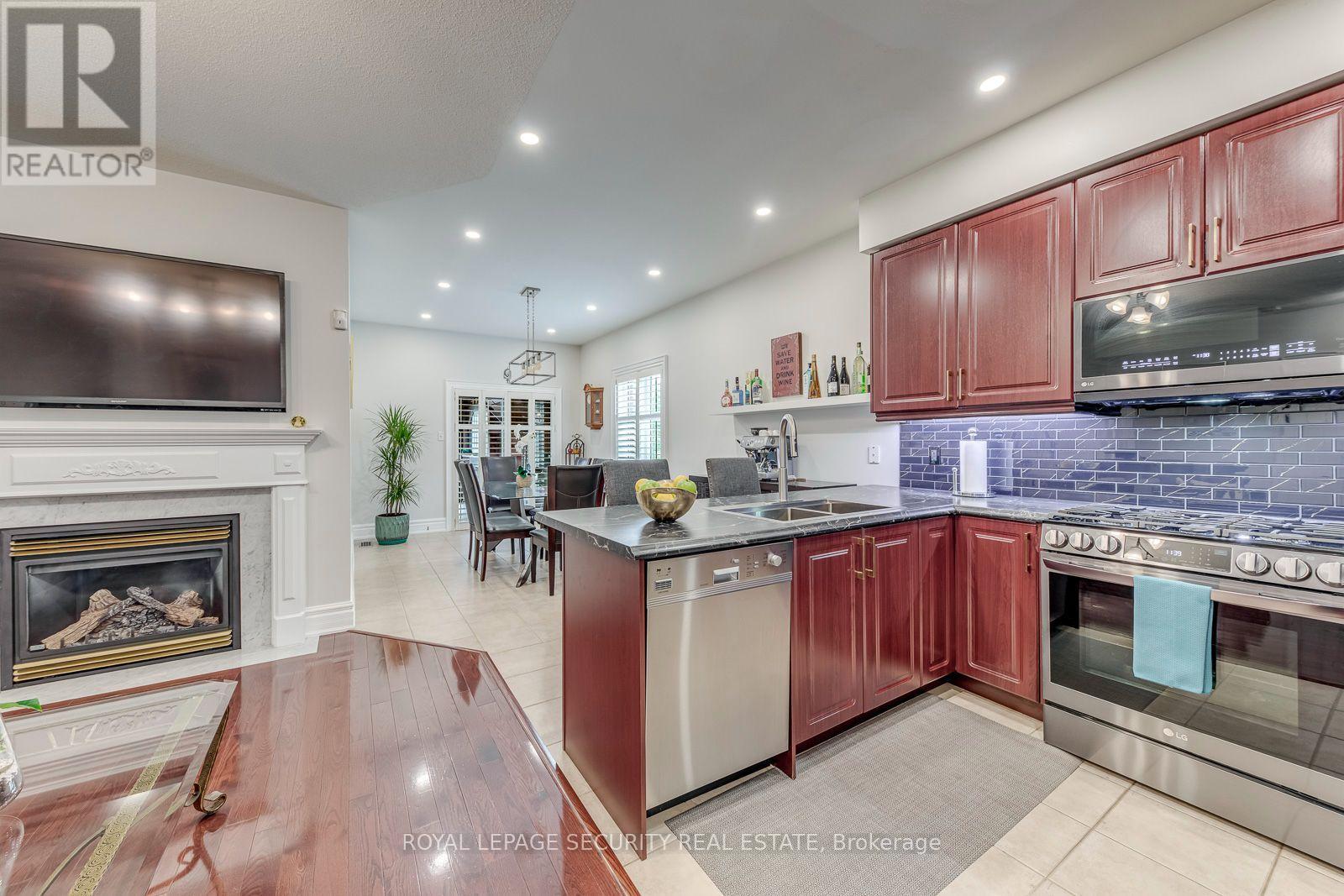 25 Pinecliff Crescent, Barrie photo 16