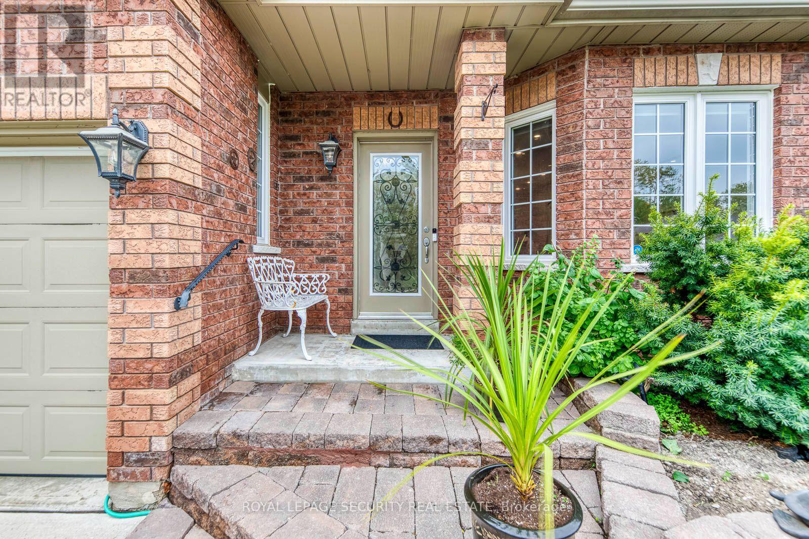 25 Pinecliff Crescent, Barrie photo 3